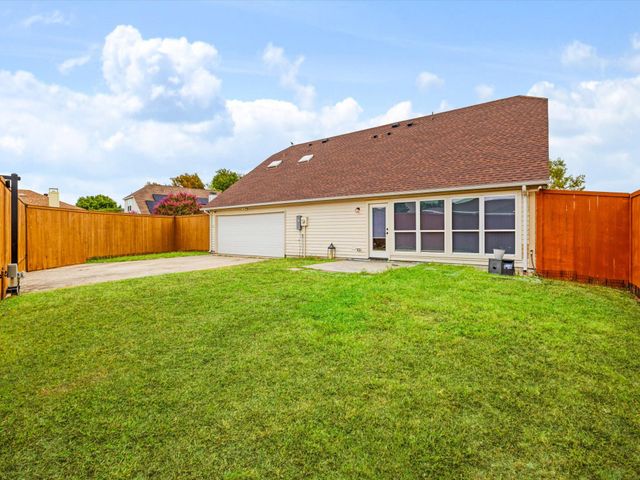 2911 Creekside Court, Carrollton, TX 75007