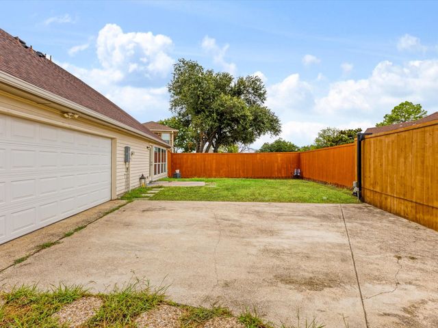 2911 Creekside Court, Carrollton, TX 75007