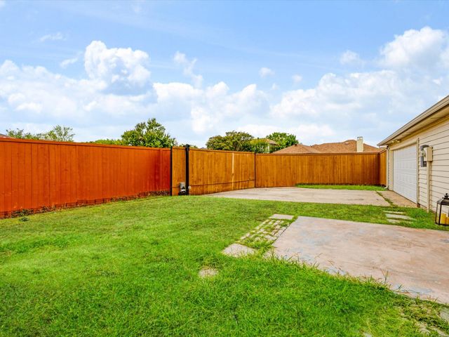 2911 Creekside Court, Carrollton, TX 75007