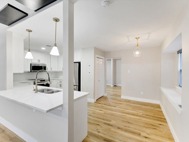 2911 Creekside Court, Carrollton, TX 75007