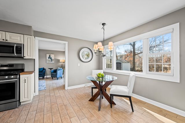 1320 N Douglas Avenue, Arlington Heights, IL 60004