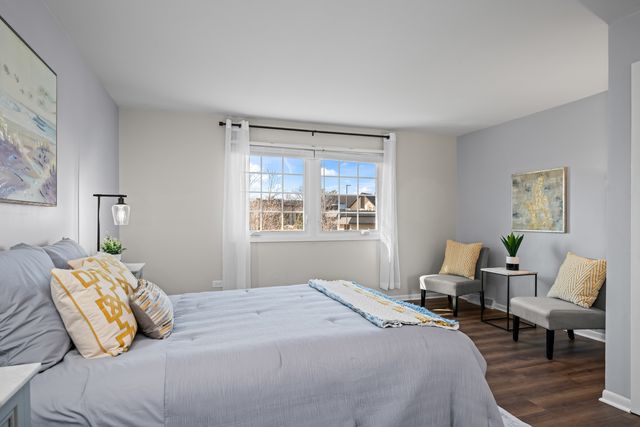 1320 N Douglas Avenue, Arlington Heights, IL 60004