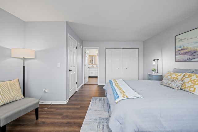 1320 N Douglas Avenue, Arlington Heights, IL 60004