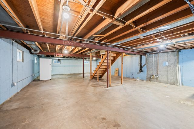 1320 N Douglas Avenue, Arlington Heights, IL 60004