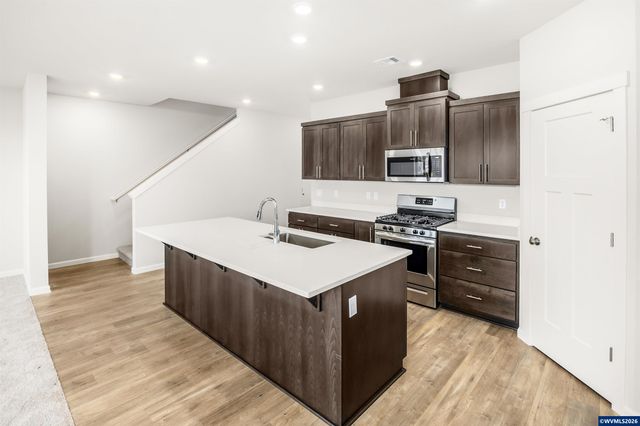 864 Windrow Av SE, Albany, OR 97322