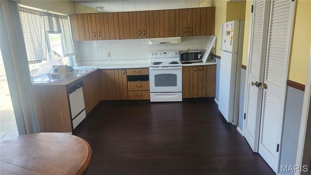 12807 Sunrise East Court, Florissant, MO 63033