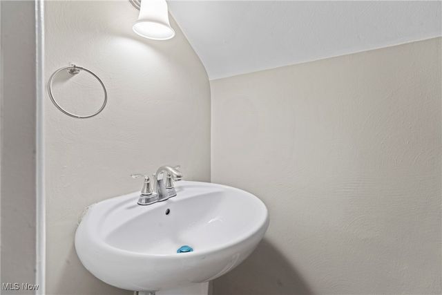 1736 Westwood Drive NW, Warren, OH 44485