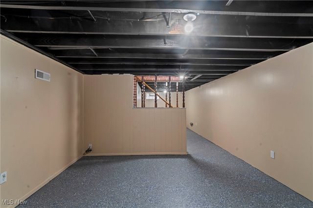 1736 Westwood Drive NW, Warren, OH 44485