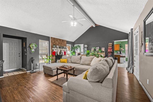 2111 Turf Club Drive, Arlington, TX 76017