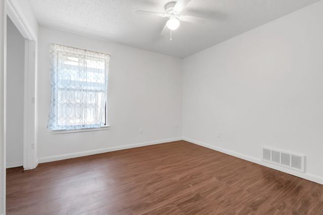 2111 Turf Club Drive, Arlington, TX 76017