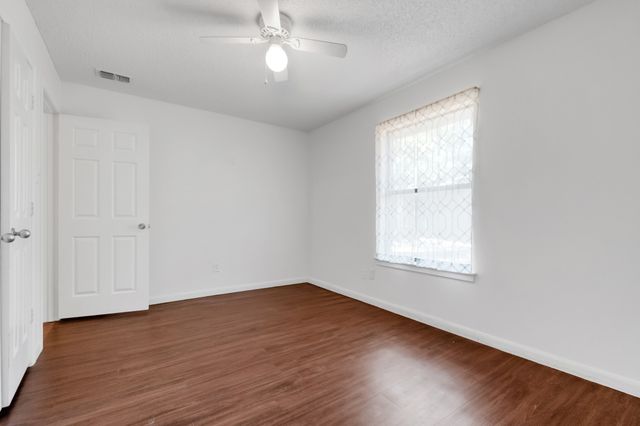 2111 Turf Club Drive, Arlington, TX 76017