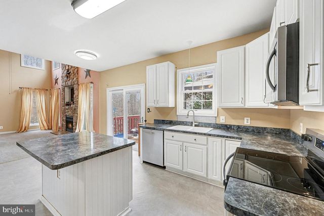 11016 N LAMONT CT, Fredericksburg, VA 22407