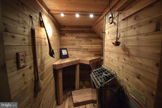 11016 N LAMONT CT, Fredericksburg, VA 22407