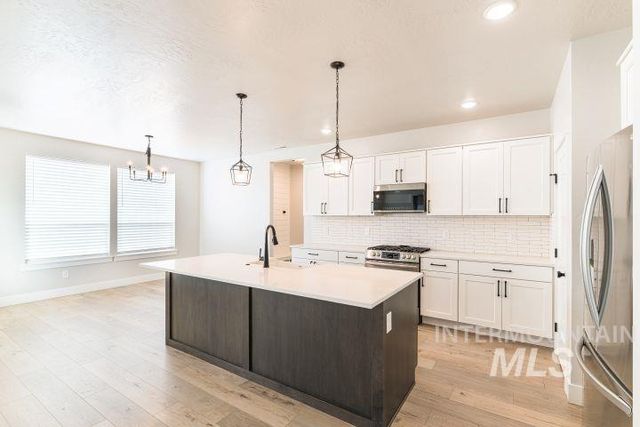6941 S Sunfish Way, Boise, ID 83709