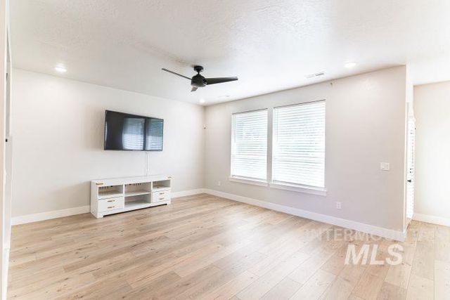 6941 S Sunfish Way, Boise, ID 83709