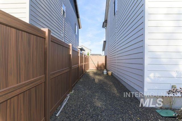 6941 S Sunfish Way, Boise, ID 83709