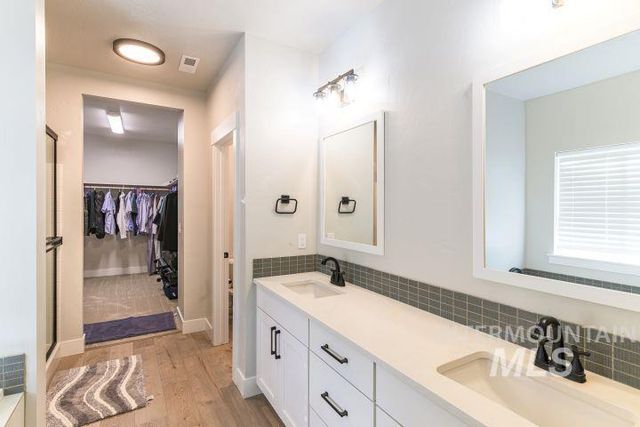 6941 S Sunfish Way, Boise, ID 83709