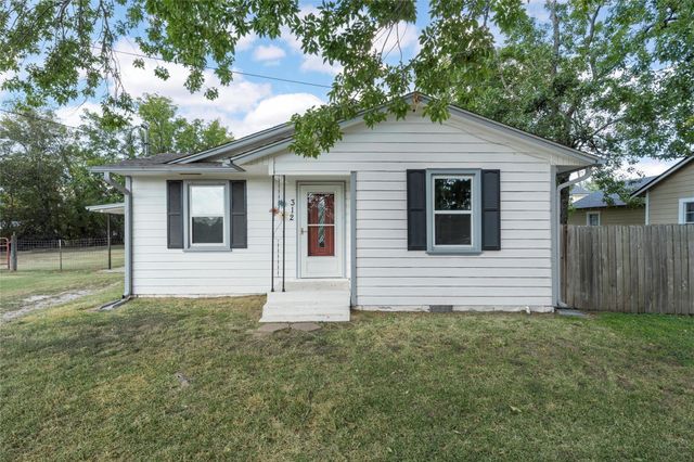 312 E Colorado Street, Bremond, TX 76629