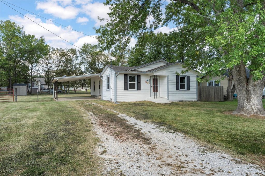 312 E Colorado Street, Bremond, TX 76629