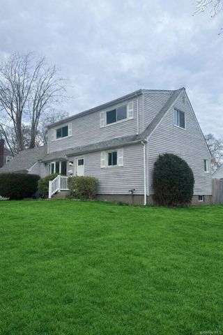 3 Vine Court, Centereach, NY 11720