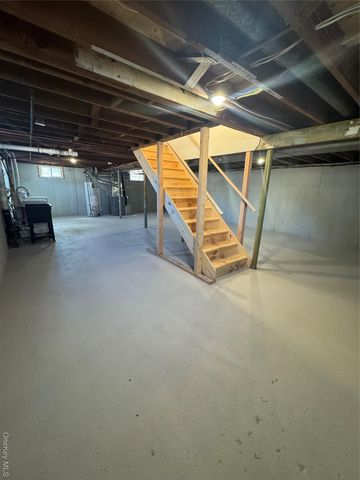 3 Vine Court, Centereach, NY 11720