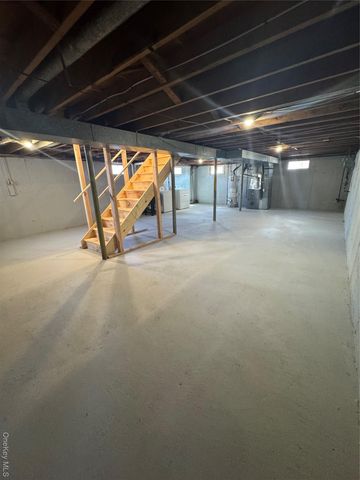 3 Vine Court, Centereach, NY 11720