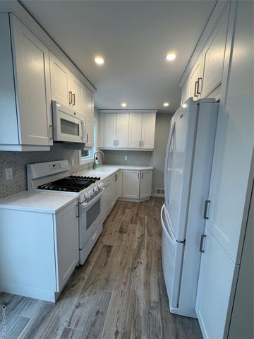 3 Vine Court, Centereach, NY 11720