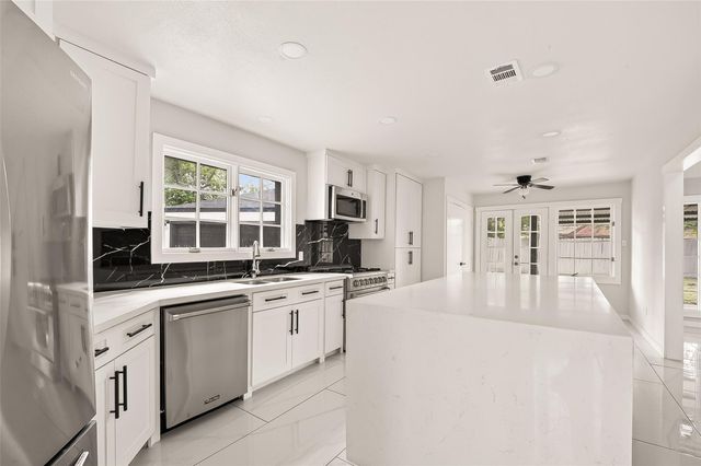 2335 Canyon Meadows Drive, Missouri City, TX 77489