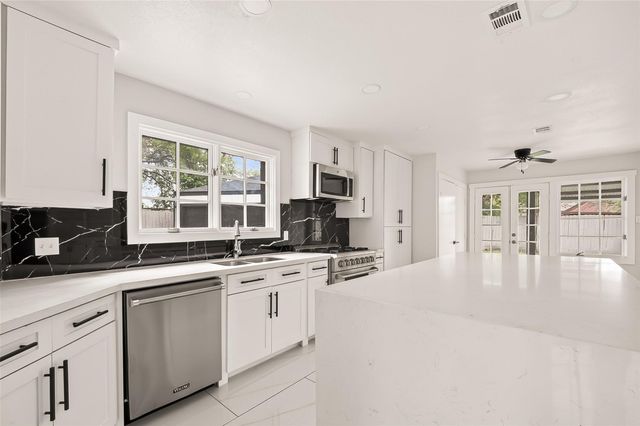 2335 Canyon Meadows Drive, Missouri City, TX 77489