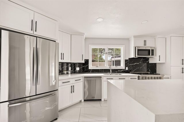 2335 Canyon Meadows Drive, Missouri City, TX 77489