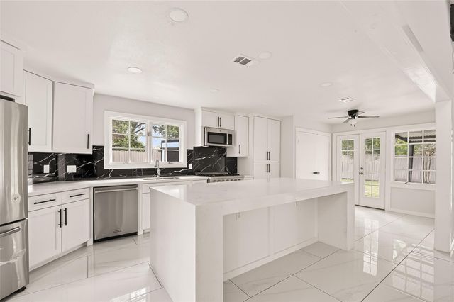 2335 Canyon Meadows Drive, Missouri City, TX 77489