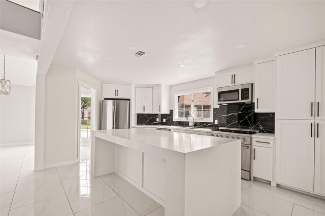 2335 Canyon Meadows Drive, Missouri City, TX 77489