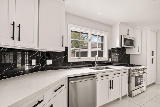 2335 Canyon Meadows Drive, Missouri City, TX 77489