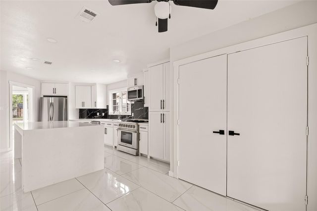 2335 Canyon Meadows Drive, Missouri City, TX 77489