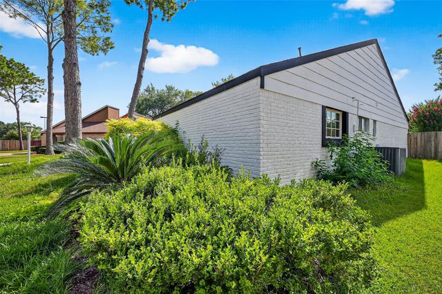 2335 Canyon Meadows Drive, Missouri City, TX 77489