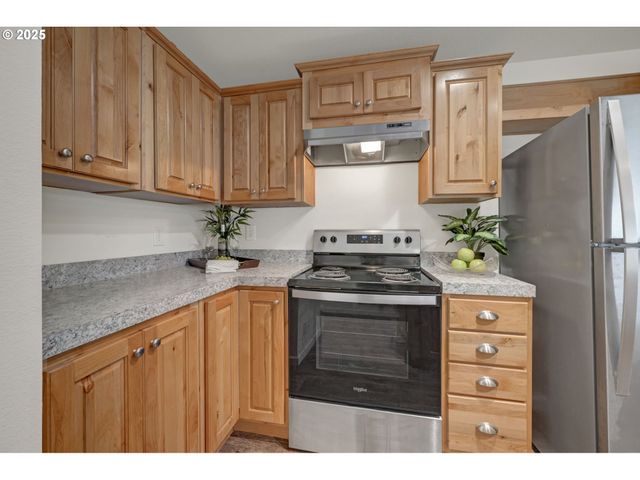 87886 CEDAR FLAT Rd, Springfield, OR 97478