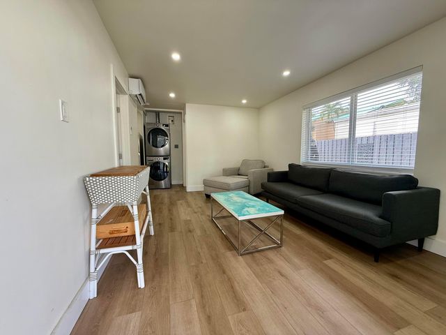 820 SE 14th Street 1-2, Fort Lauderdale, FL 33316