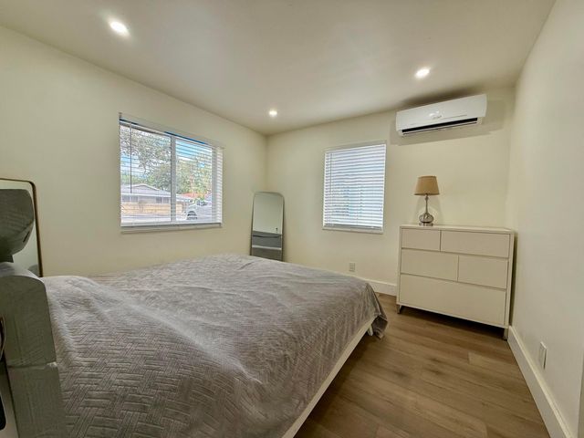 820 SE 14th Street 1-2, Fort Lauderdale, FL 33316