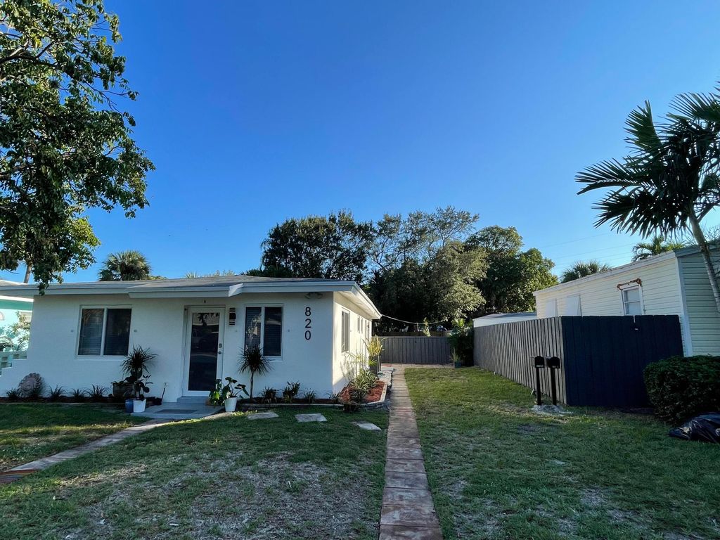 820 SE 14th Street 1-2, Fort Lauderdale, FL 33316