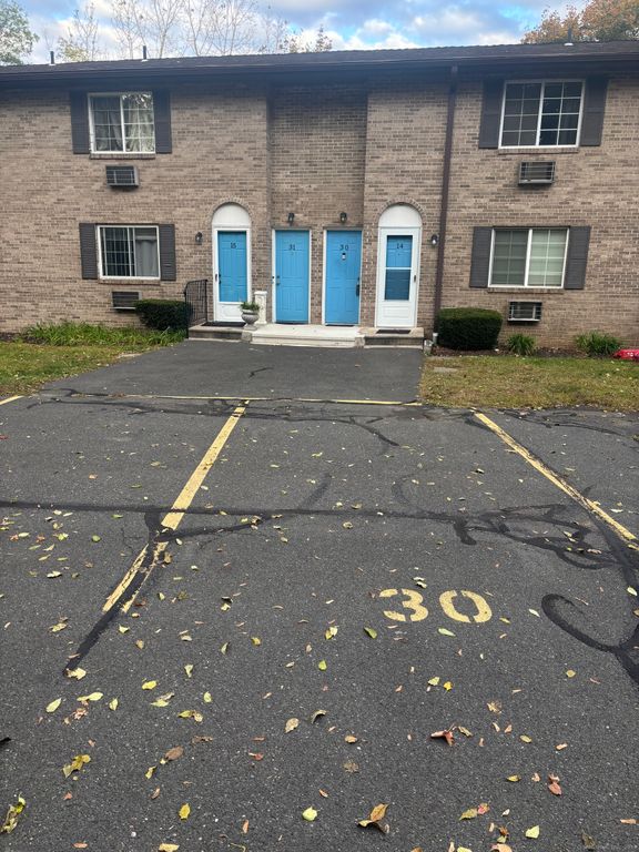 35 Mountain Village Road 30, Waterbury, CT 06706