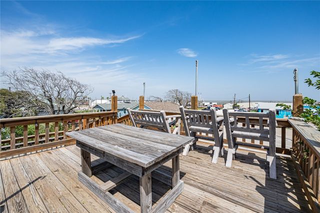 108 N 2nd St, Fulton, TX 78358