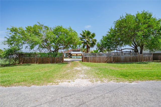 108 N 2nd St, Fulton, TX 78358