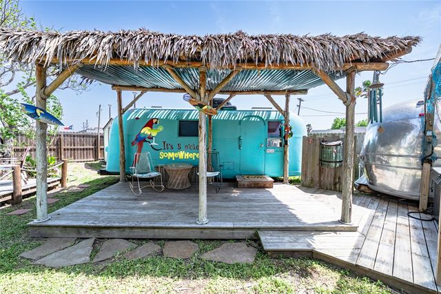 108 N 2nd St, Fulton, TX 78358