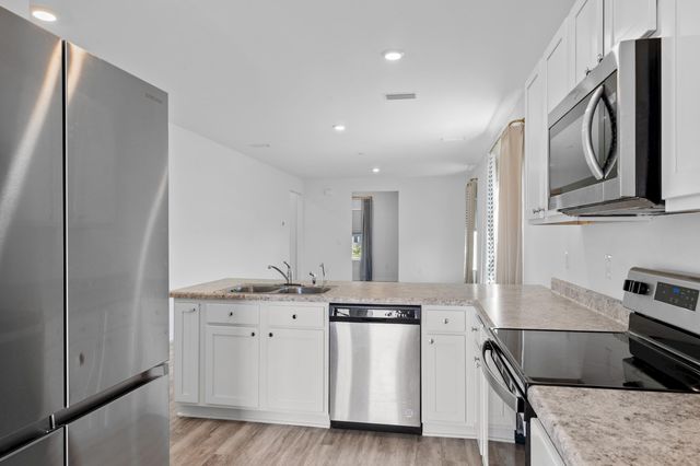 56 Silverthorn Street, Freeport, FL 32439