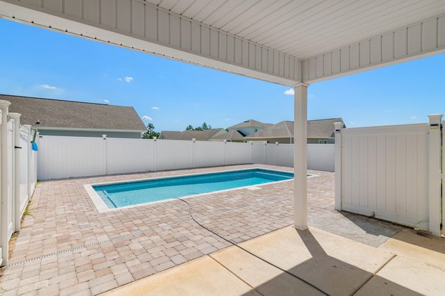 56 Silverthorn Street, Freeport, FL 32439