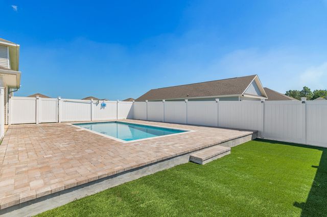 56 Silverthorn Street, Freeport, FL 32439