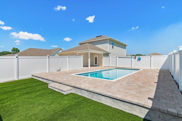 56 Silverthorn Street, Freeport, FL 32439