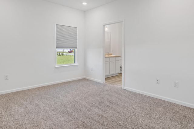 56 Silverthorn Street, Freeport, FL 32439