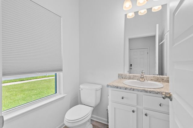 56 Silverthorn Street, Freeport, FL 32439