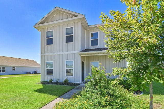 56 Silverthorn Street, Freeport, FL 32439